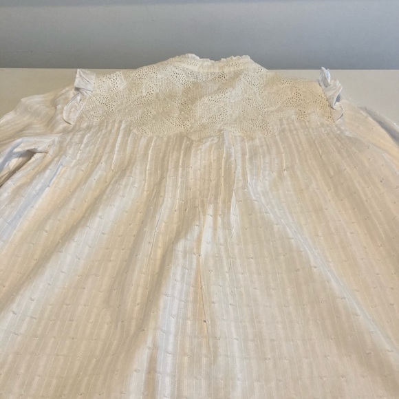 Lace and embroidery. - Picture 4 of 6